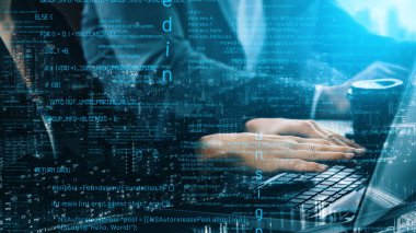 Programlama kodlarının üst üste bindiği bir dizüstü bilgisayarda el yazısının yakın plan görüntüsü, teknoloji ve profesyonel çalışma alanı verimliliğinin kesişimini gösteriyor. Xenic