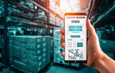 Depo yönetiminin yenilikçi yazılımı gerçek zamanlı mal teslimatı için bilgisayarda. Bilgisayar ekranı, depolama ve tedarik zinciri dağılımı için akıllı envanter göstergesi .