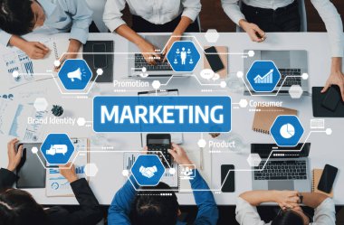 Çeşitli bir ekip, pazarlama stratejileri ve planlama üzerine odaklanarak modern bir ofis ortamında işbirliği yapıyor. Çeşitli pazarlama ikonları çalışma dinamiklerini ve yaratıcılıklarını gösteriyor. Dostluk