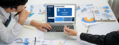 Şirket işleri için canlı bilgisayar yazılımının müşteri deneyimi ve gözden geçirme analizi