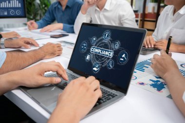 Kaliteli standartları karşılamak için çevrimiçi şirket işleri için uyum sistemi