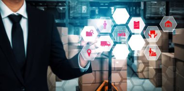 Paket toplama ve teslimatı tanımlamak için teknolojinin yenilikçi interneti olan akıllı depo yönetim sistemi. Gelecekteki tedarik zinciri ve lojistik ağ işi kavramı .