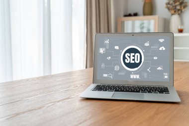 Model e-ticaret için SEO arama motoru optimizasyonu ve bilgisayar ekranında gösterilen çevrimiçi perakende işi