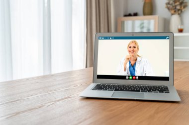 Hasta ile sanal görüşme için mod teletıp yazılım uygulaması tarafından çevrimiçi doktor görüntüsü çağrısı
