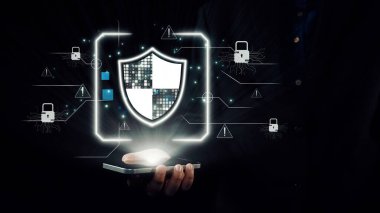 Bu görüntü, dijital korumanın teknolojideki önemini vurgulayan bir kalkan grafik ve akıllı telefon içeren modern bir siber güvenlik kavramını gösteriyor. Dörtgen