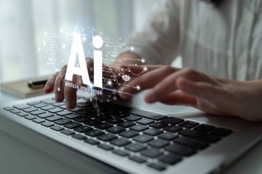 LLM 'de yapay zeka asistanı, büyük veriler, makine öğrenimi ve üretken yapay zeka gücü gelişmiş iş uygulamaları için ajanssal yapay zekayı destekliyor. Latch