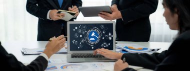 Kaliteli standartları karşılamak için çevrimiçi şirket işleri için uyum sistemi