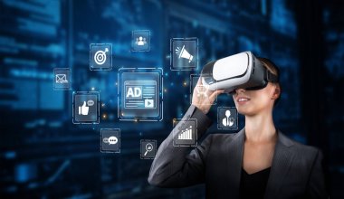 Sanal gerçeklik kulaklığı takan bir iş kadını yenilikçi dijital reklam kavramlarıyla etkileşime girer. Fütüristik ortamda teknoloji ve pazarlama stratejileri sergileniyor. XDMCP