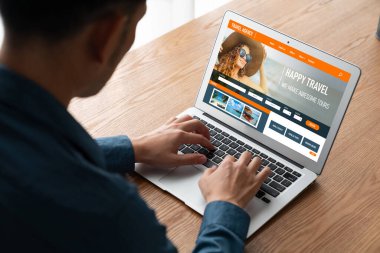 Model arama ve seyahat planlama için internet sitesi uçuş, otel ve tur rezervasyonları için anlaşma ve paket sunuyor