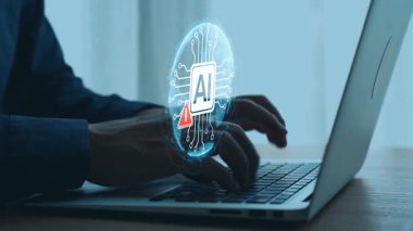 Yapay zeka arayüzü uyarı hatası ve sistem alarmı gösteriyor. Yapay zeka hatası yanlış çıktıya ya da halüsinasyona yol açabilir. Yapay zeka komut hatasını yönetmek güvenli yapay zeka dağıtımında çok önemli. Elide