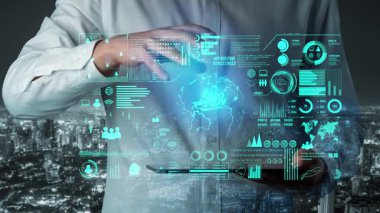 Veri merkezi izleme paneli ağ performansını, bağlantı durumunu, kullanım oranını ve telekomünikasyon içgörüsünü görselleştirir. Veri merkezi verimlilik iyileştirme ağı şeffaflığını izliyor. Thunk