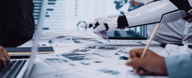 Bir robot kol modern ofis ortamında insan işçilerle işbirliği yapar, veri analizi ve iş yeniliğinde teknoloji ve insan çabalarının birleşmesini vurgular. Noogenesis