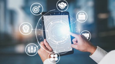 B2B stratejisi ve teknoloji iş-ticaret operasyonlarını dönüştürme, iletişimi optimize etme ve dijital B2B araçları ve yenilikler ile pazar verimliliğini artırma. Spire.