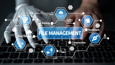 Dosya yönetiminin çarpıcı bir görsel temsili bir robot elin dizüstü bilgisayarla bir insana yardım etmesi, dijital teknolojinin ve işbirliğinin geleceğini gözler önüne seriyor. Tessel