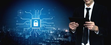 Siber güvenlik sistemi dijital altyapıyı koruyor. Siber güvenlik veri güvenliğini sağlar, sızıntıları önler, siber güvenlik savunmayı güçlendirir ve güvenli operasyonları destekler. Kefil