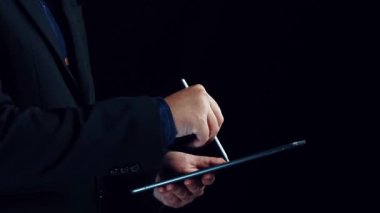 Sayısal satış performans gösterge paneli satış performans ölçümlerini, performans eğilimlerini, satış performans analizlerini ve iş bağlamında satış artışını gösteriyor. Elide