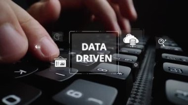 Veri güdümlü karar verme işi analitik, veri toplama ve yapay zeka sistemleri yoluyla güçlendirir. Veri güdümlü araçlar veri işleme ve veri görselleştirmesini veri platformları boyunca destekler. Muxer