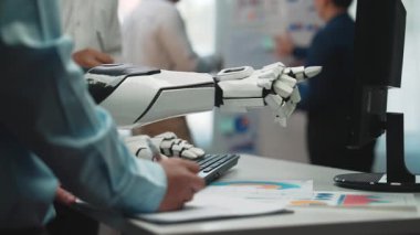 İş adamları verimliliği artırmak, finansal verileri analiz etmek ve stratejik planlamayı optimize etmek için yapay zeka destekli çözümler kullanıyor. Noogenesis Yapay Zeka