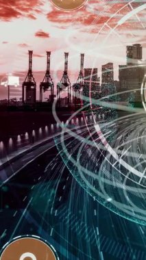 Yeni şehir yolunda gelecek araba trafiği için akıllı ulaşım teknolojisi kavramı. Sanal akıllı sistem, şehir sokaklarındaki araç verilerini birbirine bağlamak için dijital bilgi analizi yapıyor .