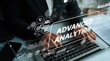 Modern iş alanında dijital arayüzle gelişmiş analitik teknoloji kavramı ve veri görselleştirme araçları. Asemptotik akıllı veri analitiği.