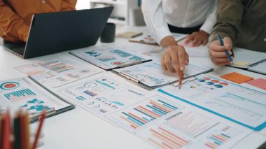 Pazarlama analitiğini optimize etme ve karar verme mekanizmasını rafine etme konusunda profesyonelleri destekleyen yapay zeka ürünü bir teknoloji. Noogenesis Yapay Zeka