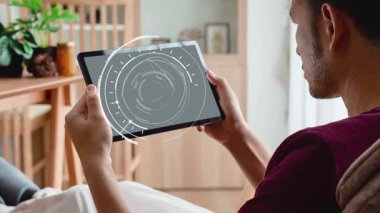 B2B stratejisi ve teknoloji iş-ticaret operasyonlarını dönüştürme, iletişimi optimize etme ve dijital B2B araçları ve yenilikler ile pazar verimliliğini artırma. Spire.