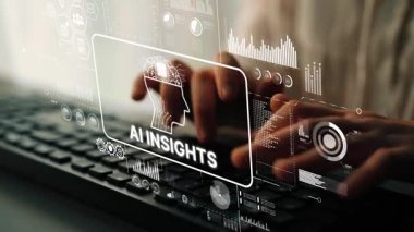 Veri Görselleştirme ve Grafiklerle çevrili, Klavyede Elleri Olan Yapay Zeka Sezgilerinin Dijital Temsili. Asemptotik akıllı veri analitiği.