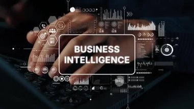 Klavyede İş Zekası Grafikleri ve Karanlık Çevredeki Veri Analizi Kavramlarıyla Profesyonel Eller Klavyede. Asemptotik akıllı veri analitiği.