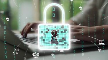 Bilgisayar klavyesinin üzerinde parlayan bir kilit simgesini gösteren dijital güvenlik konsepti, bağlı bir dünyada siber koruma, veri güvenliği ve modern teknoloji yeniliklerini sembolize ediyor. Xenic