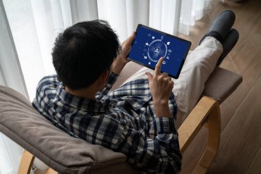 Yapay zeka teknolojisini çalıştırmak için komut mühendisi ve kullanıcı kolaylığı için üretici yapay zeka yardımcı araçları insanların yapay zeka hareketini teşvik ederek üretken yapay zeka fonksiyonları ile çalışmasına yardımcı olur