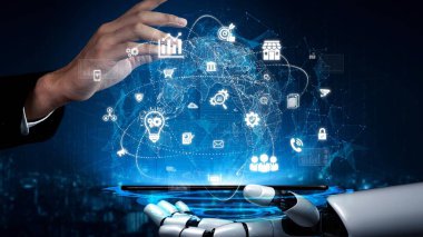 Küresel dijital pazarlamanın yönetilmesi, iletişimin optimize edilmesi, veri eğilimlerinin analiz edilmesi ve çeşitli çevrimiçi ağlar arasında içerik dağıtımının otomatikleştirilmesi. İlik