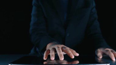 Çevrimiçi bankacılık ve dijital bankacılık yeniliği finans ve teknolojiyi birleştirir, çevrimiçi bankacılık sistemlerini optimize eder, mobil bankacılık hizmetleri ve kusursuz deneyim için fintech. Elide