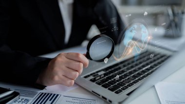 Küresel AI ve veri işleme sistemi, dijital ağ ve akıllı teknolojinin küresel entegrasyonu yoluyla veri, yapay zeka ve işleme verimliliğini artırır.