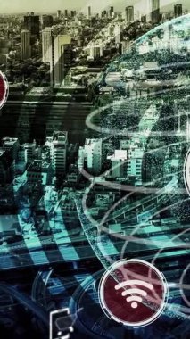 Yeni şehir yolunda gelecek araba trafiği için akıllı ulaşım teknolojisi kavramı. Sanal akıllı sistem, şehir sokaklarındaki araç verilerini birbirine bağlamak için dijital bilgi analizi yapıyor .