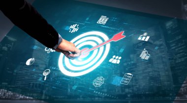 Hedef izleyici analizi, pazarlamayı bölümlendirme, akıllı profil çıkarma ve hedef kitlesinin geliştirilmesi ve kampanya verimliliği için kişiselleştirilmiş stratejiler ile geliştirir. Kefil