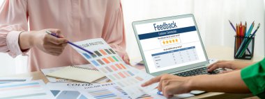 Müşteri geribildirim ve şirket işleri için canlı bilgisayar yazılımı analizi