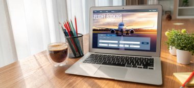 Online uçuş rezervasyon sitesi mod rezervasyon sistemi sağlar. Seyahat teknolojisi kavramı .