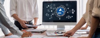 Kaliteli standartları karşılamak için çevrimiçi şirket işleri için uyum sistemi