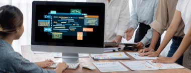 Yeni uygulama geliştirme için HTML, ve C Brisk gibi çeşitli programlama dillerinin kodlama ekranı ile yazılım geliştirme veya programlama çalışmaları