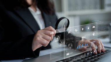 Veri paneli ve analiz sistemi merkezileştirilmiş grafikler, istatistikler ve izleme arayüzü Latch yoluyla iş, analitik ve veri içgörülerini destekler