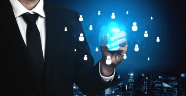 Profesyonel ağ, iş bağlantılarını genişletir, işbirliğini teşvik eder ve yeni fırsatlar için dijital ilişkiler kurar. Kefil