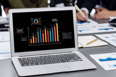 İş veri paneli, pazarlama stratejisi planlaması için iş zekası analizi sunar. Müşteri taleplerini analiz etmek ve iş dünyasının geleceğini önceden görmek için büyük veriler sunulur.