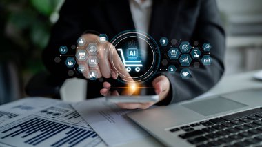 AI, müşteri deneyimini ve yapay zeka ekomünikasyon başarısını optimize etmek için akıllı ürün tavsiyeleri, yapay zeka otomatik alışveriş kararları ve yapay zeka ekomüniklerini sağlayarak ekomünikasyonu dönüştürür. Eğri