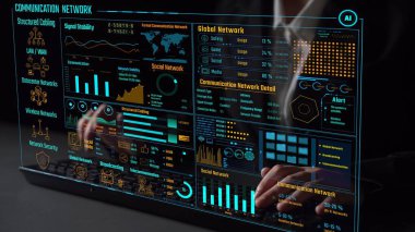 Veri merkezi izleme paneli ağ performansını, bağlantı durumunu, kullanım oranını ve telekomünikasyon içgörüsünü görselleştirir. Veri merkezi verimlilik iyileştirme ağı şeffaflığını izliyor. Thunk