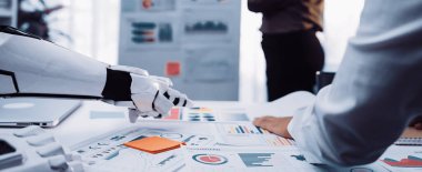 Bir danışman ve akıllı bir asistanın modern bir çalışma alanında planlama ve karar verme mekanizmasını optimize etmek için verileri analiz ettiği yapay zeka destekli iş birliği. Noogenesis Yapay Zeka