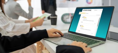 Şirket işleri için mod bilgisayar yazılımının müşteri deneyimi ve gözden geçirme analizi