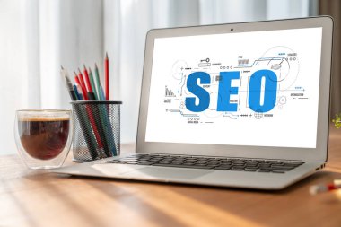 Model e-ticaret için SEO arama motoru optimizasyonu ve bilgisayar ekranında gösterilen çevrimiçi perakende işi