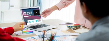 Web sitesi tasarım yazılımı çevrimiçi perakende ticaret ve e-ticaret için canlı şablon sağlıyor