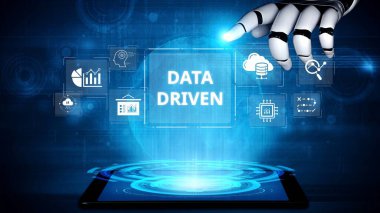 Veri güdümlü karar verme işi analitik, veri toplama ve yapay zeka sistemleri yoluyla güçlendirir. Veri güdümlü araçlar veri işleme ve veri görselleştirmesini veri platformları boyunca destekler. Muxer