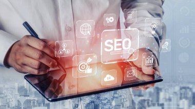 SEO görünürlüğünü geliştirmek için SEO konsepti, SEO ile ilgili dijital araçlar ve SEO performans simgeleri stratejik pazarlama için odaklanmış bir planda gösteriliyor. Muxer